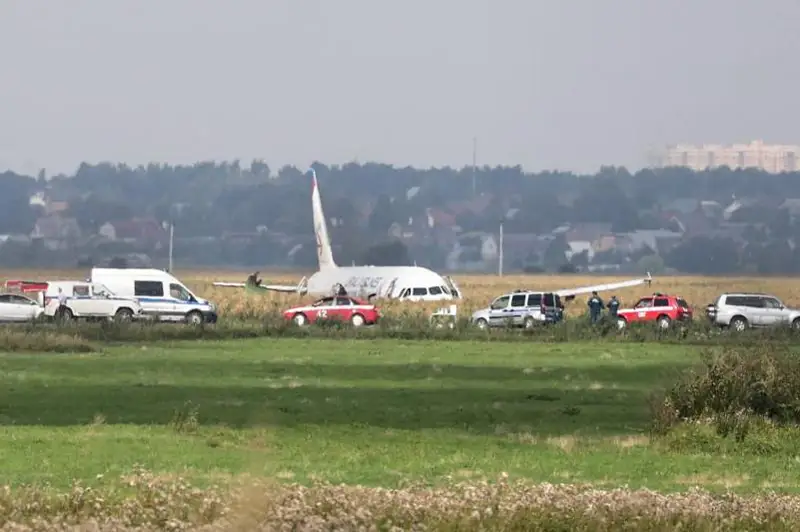 Reseıde júgeri alqabyna apatty jaǵdaıda qonǵan ushaqta zardap shekkender sany 76-ǵa jetti