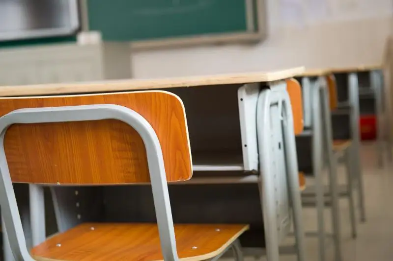 Ashat Aımaǵambetov memleket mektep jetispeýshiligi máselesin qalaı sheshetinin aıtty