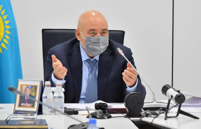 Ómirzaq Shókeev birqatar sheneýniktiń jumysyn synap, sógis jarııalady