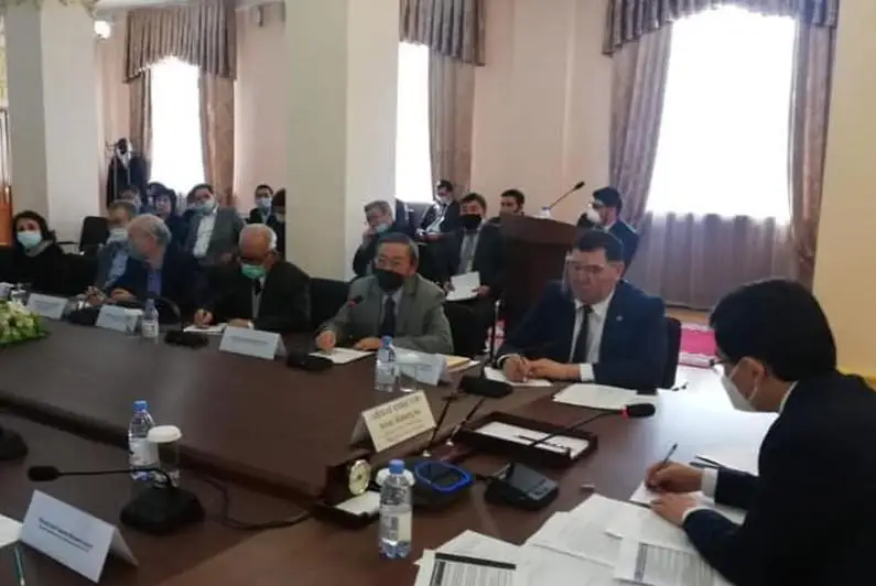 BǴM: Qazaqstan tarıhy boıynsha bazalyq mektep oqýlyǵyn daıarlaý máselesi talqylandy