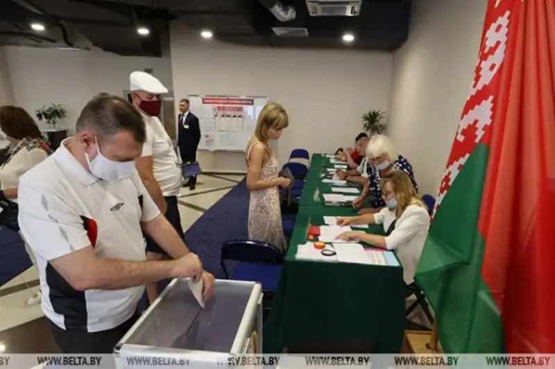 Belarýste ótken prezıdent saılaýynda daýys berý aıaqtaldy