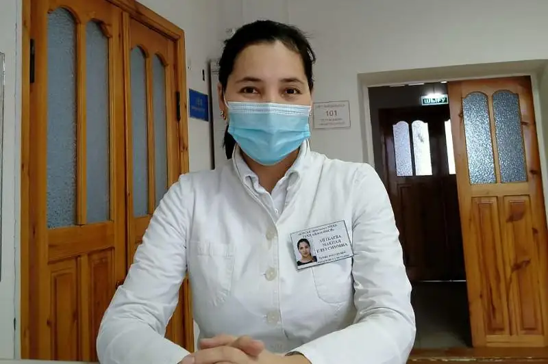 Vaktsına alǵanyma bir apta boldy, kóńil-kúıim jaqsy – medıtsına mamany