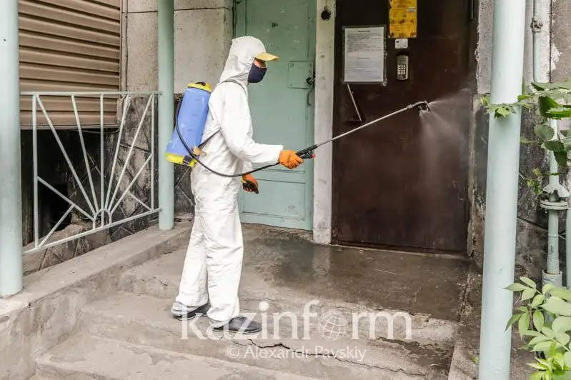 Almatyda kún saıyn 7,5 myń kireberis pen 1,5 myń aýla dezınfektsııalanady