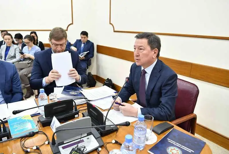 Senatorlar koronavırýstyń taralýyna jol bermeý máselesin kóterdi