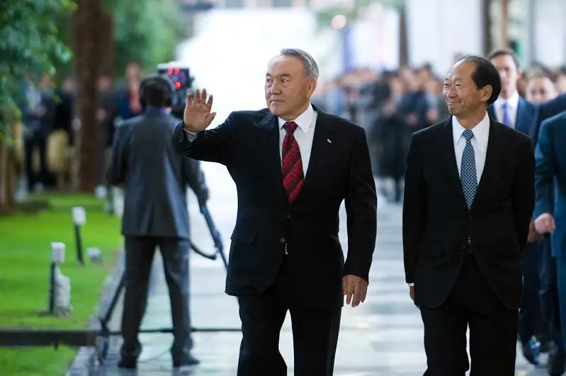 «Biz Sizben qashan da birgemiz!»: Nazarbaev Ýnıversıtetiniń Prezıdenti Elbasyna hat joldady