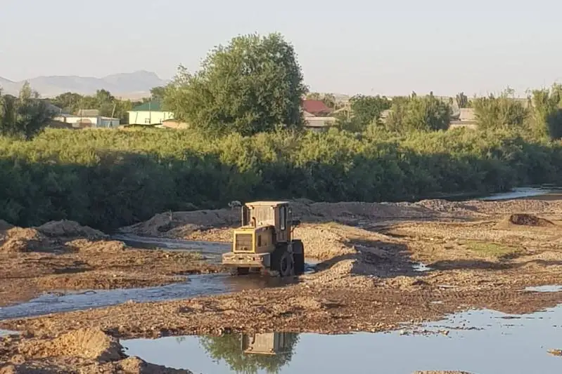 Túrkistan oblysynda jer qoınaýyn zańsyz paıdalanýdyń 30 deregi tirkeldi
