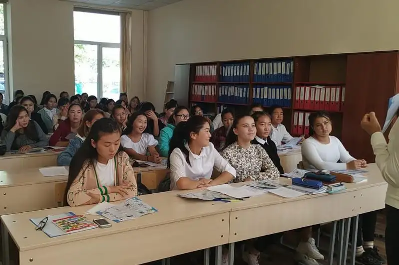 Almatyda jastar zaıyrlylyq prıntsıpterimen tanysty