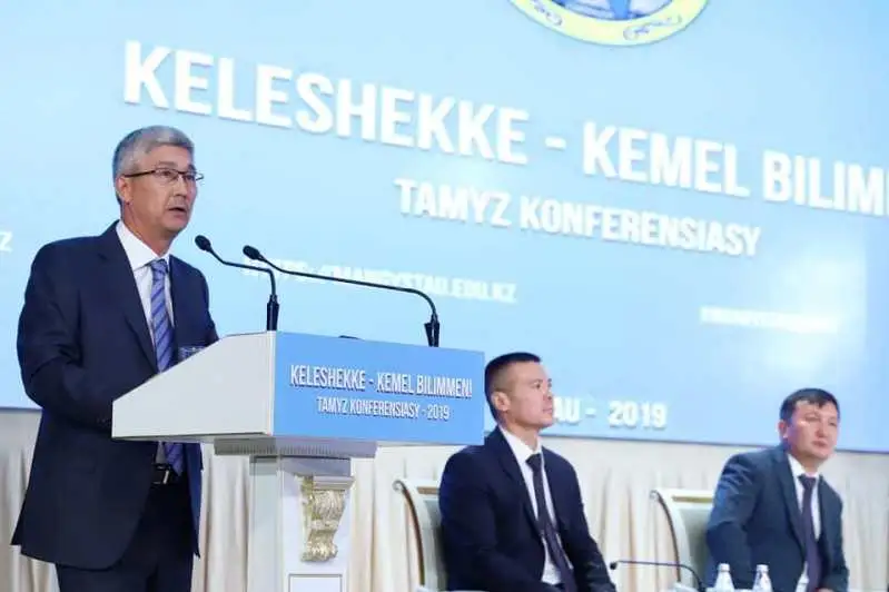 Оқушылар мектеп бітіргенде домбырада 10 күй ойнай алуы тиіс - Маңғыстау әкімі