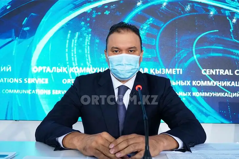 Erhat Esqalıev Ksenııa Sobchakpen túsken sýretine qatysty túsinikteme berdi