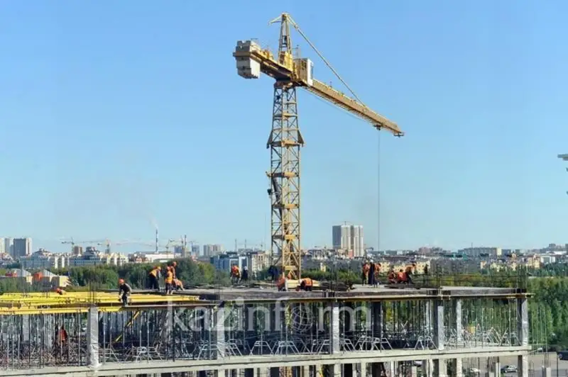 Almatyda eki jańa Oqýshylar saraıy salynady