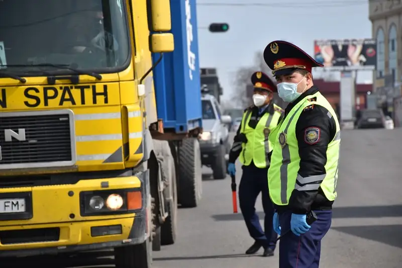 Almaty oblysynyń Almaty qalasymen shekarasyna 17 blokbeket qoıyldy