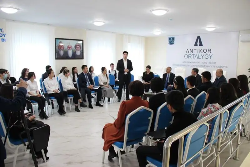 Dımashtyń anasy Abaıdyń ánin shyrqap, halyqty súısindirdi