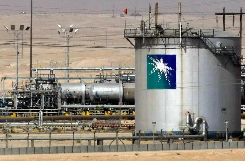 Saudi Aramco sáýirde munaı jetkizilimin táýligine 12,3 mln barrelge deıin kóbeıtpek