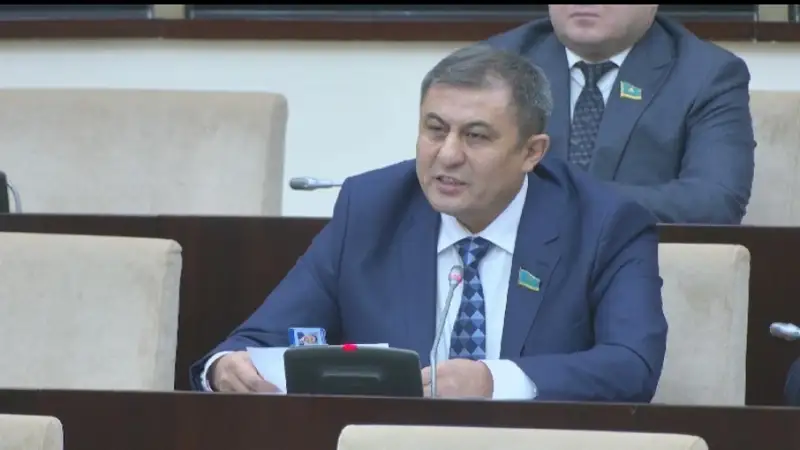 депутат Ғалиасқар Сарыбаев 