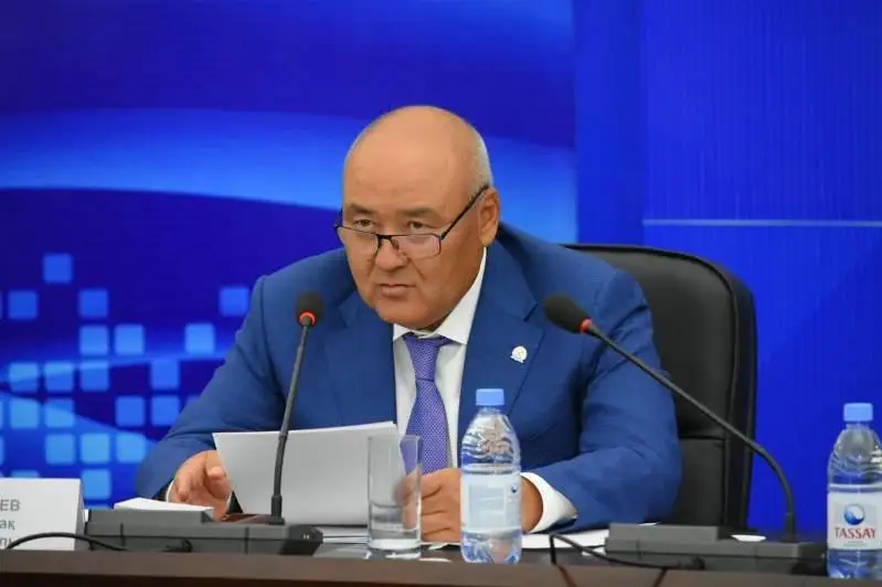 Ómirzaq Shókeev «Nur Otan» partııasy fılıaly jumysynyń 7 baǵytyn atady