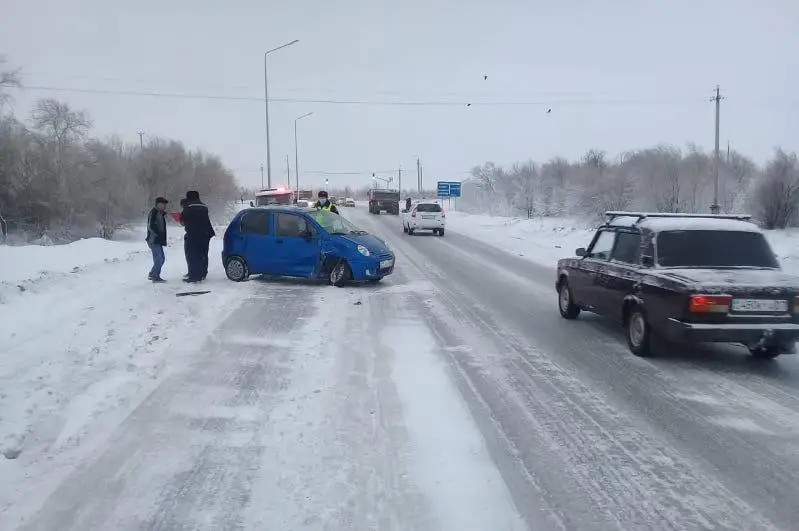 Oralda 2 kólik soqtyǵysyp, birneshe adam aýrýhanaǵa jetkizildi