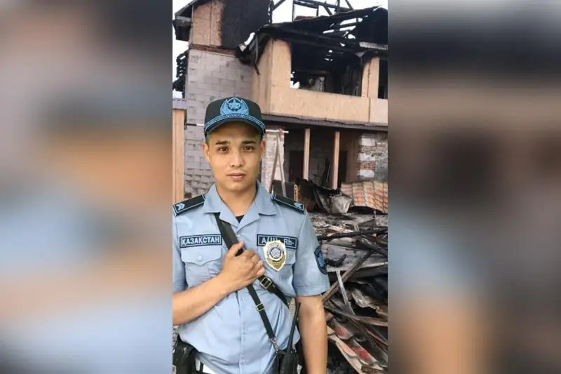 Ulan sarbazy men polıtseıler órtengen kottedjden 15 adamdy alyp shyqty