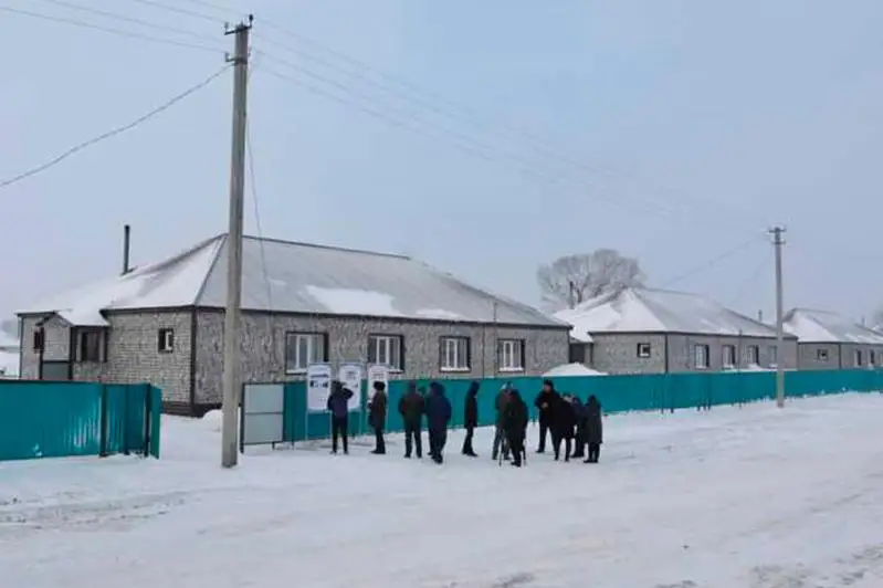 ShQO aýyldarynda eki páterli turǵyn úıler salynyp jatyr