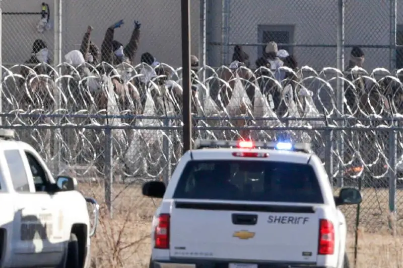 Түрмедегі төбелес: 60-қа жуық адам жарақаттанды