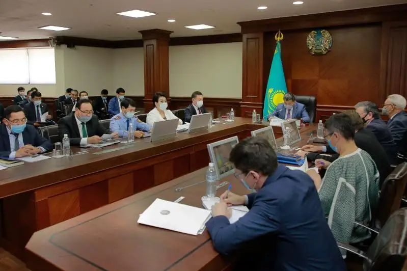 Атырауда коронавирустың екінші толқынына дайындық талқыланды
