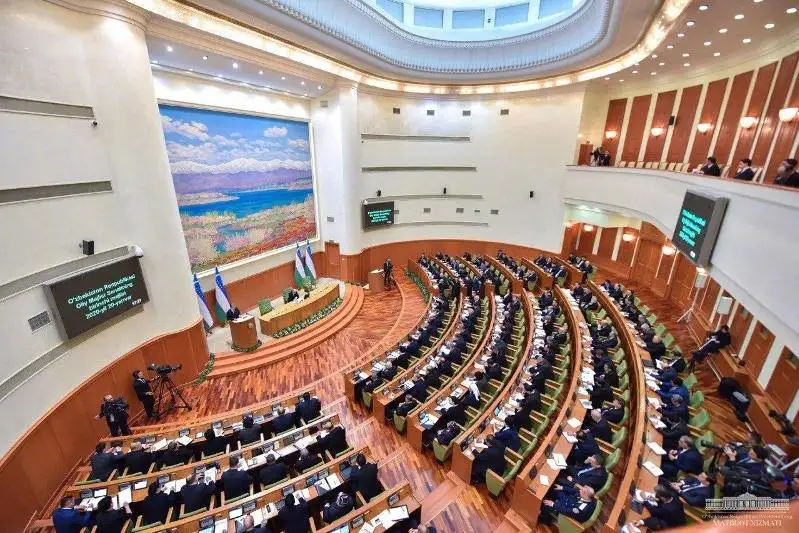 Ózbekstan úkimeti otstavkaǵa ketti