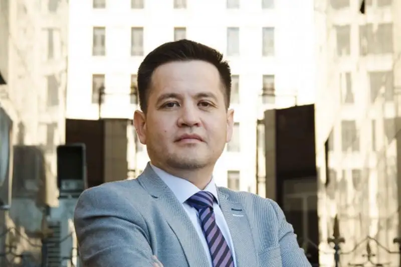 Prezıdent maqalasynda Qazaqstannyń ósý jáne qalyptasý kezeńi túgel qamtylǵan – Serik Berqamalov