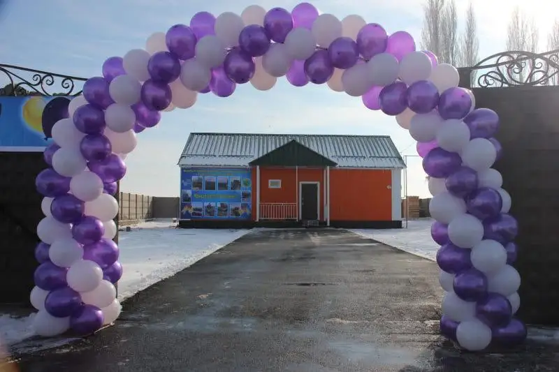 Jambyl oblysynda alty balaly otbasyǵa aýyldastary asarlatyp úı salyp berdi