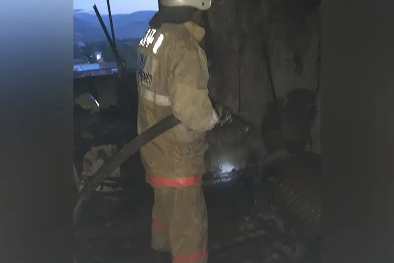 Rıdderdegi órt kezinde 90 adam evakýatsııalandy