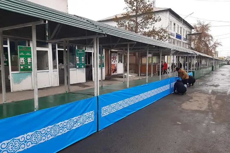 Almaty oblysynyń ákimdiginde shý shyǵarǵan saýdargerlerge ýaqytsha oryn berildi