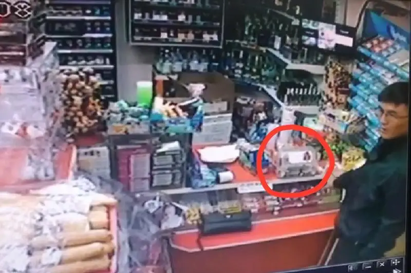 Dúkenderdegi sadaqa jáshikterin urlaǵan alaıaq ustaldy
