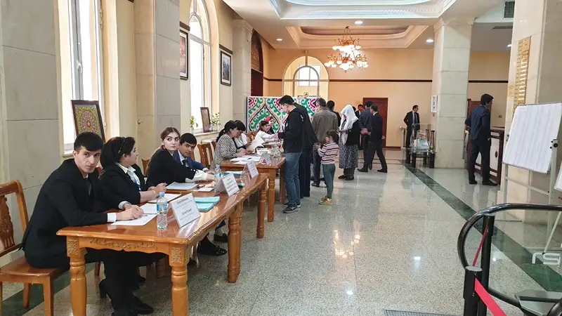 Tájikstanda parlament saılaýynda daýys berý aıaqtaldy
