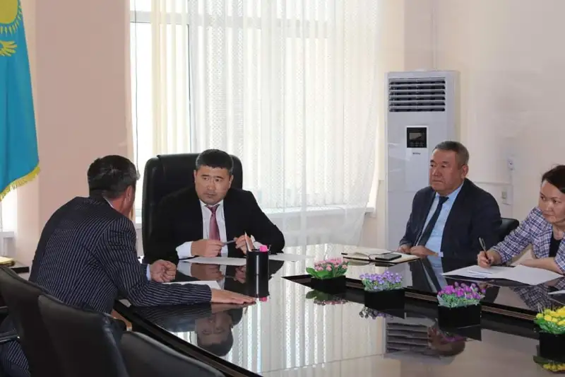 Saryaǵashtyqtar aýdan ákiminen turǵyn úı máselesin sheship berýdi surady