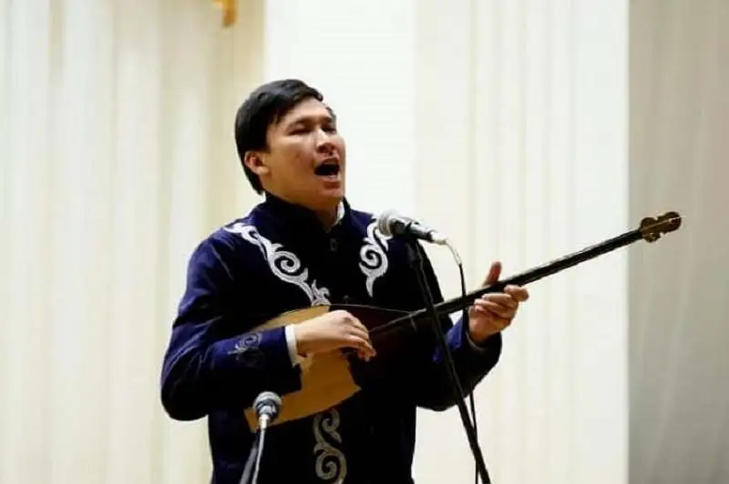 Ámire Qashaýbaev atyndaǵy baıqaýdyń bas júldesin ánshi Slıamǵalı Dáýrenbek enshiledi