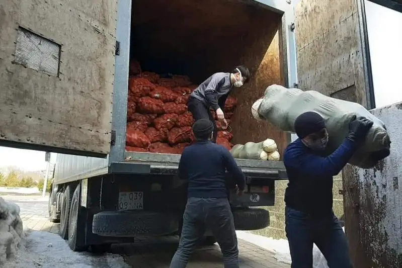 Qaraǵandyda Assambleıa ókilderi kómekke zárý jandarǵa qol ushyn sozdy