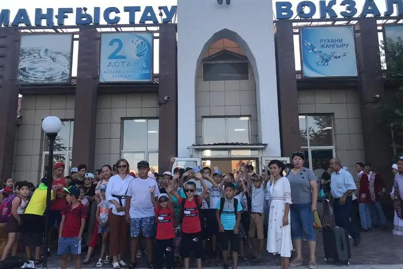 Arys qalasynan 100 bala Mańǵystaýǵa keldi