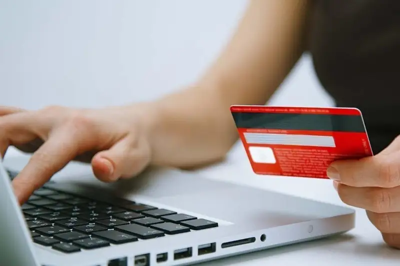 Semeı turǵyndarynyń atyna 19 mln teńgege nesıe rásimdegen alaıaq ustaldy
