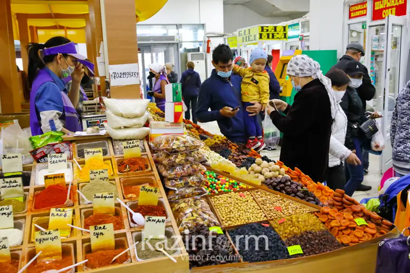 Elordada bazarlardyń demalys kúnderi jumys isteýine ruqsat berildi