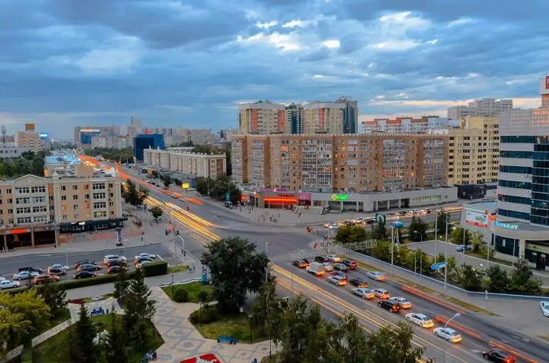 Nur-Sultanda sybaılas jemqorlyqqa qarsy qanatty sózder jazylǵan bılbordtar ornatyldy