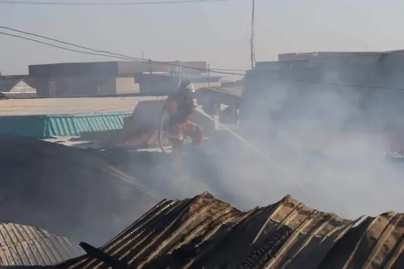Jetisaı qalasynda ortalyq bazar órtendi