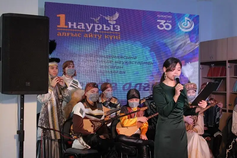 Aqtóbelik ónerpazdar medıtsına qyzmetkerlerine rızashylyǵyn bildirdi
