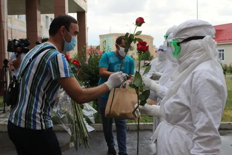 Jambyldyq jastar dárigerlerge «Alǵys paketterin» tabystady