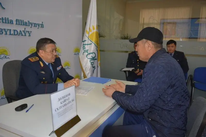 Polıtseılerden únemi halyqqa janashyr bolýdy talap etemin - general-maıor Qaırat Dálbekov