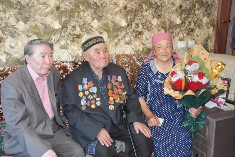 Almaty oblysynda polıtsııada qyzmet etken maıdangerler qurmetteldi