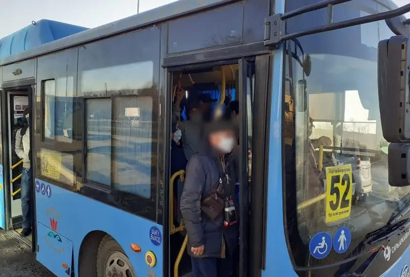 Aqtóbede tasymaldaýshylar ekonomıkalyq tıimsiz shaǵyn aýdandar úshin avtobýs sanyn kóbeıtpedi