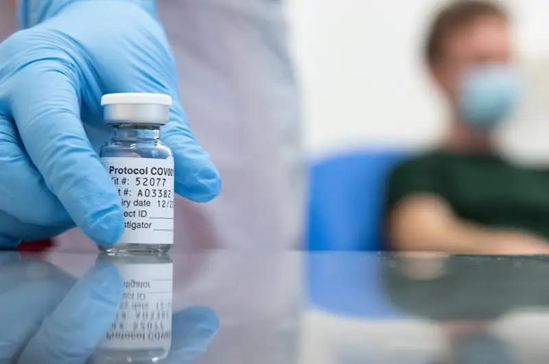 DDSU: 780 mıllıon doza vaktsına egilse de, pandemııamen kúres jalǵasýda