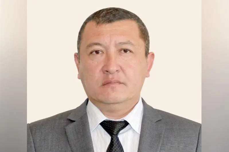 Árkim halyq  kóp jınalatyn jerden  boıyn aýlaq ustaýy tıis – túrkistandyq memqyzmetker