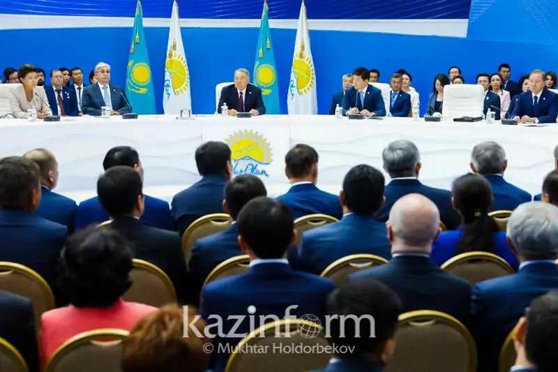 Elbasy: Qalaǵa kóshti toqtatý múmkin emes – biraq aýylǵa da jaǵdaı jasaý kerek