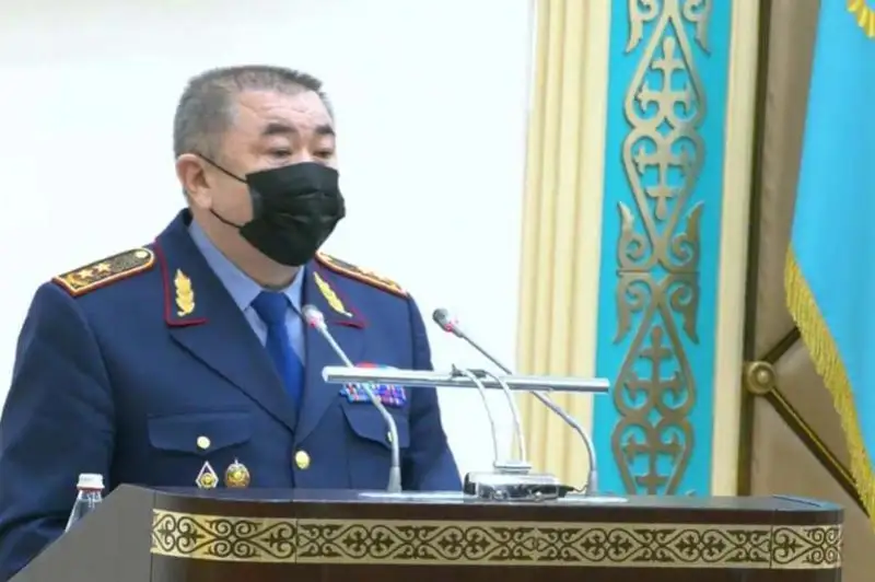 Parlament qos azamattyqpen kúreske baǵyttalǵan qujatty qabyldady