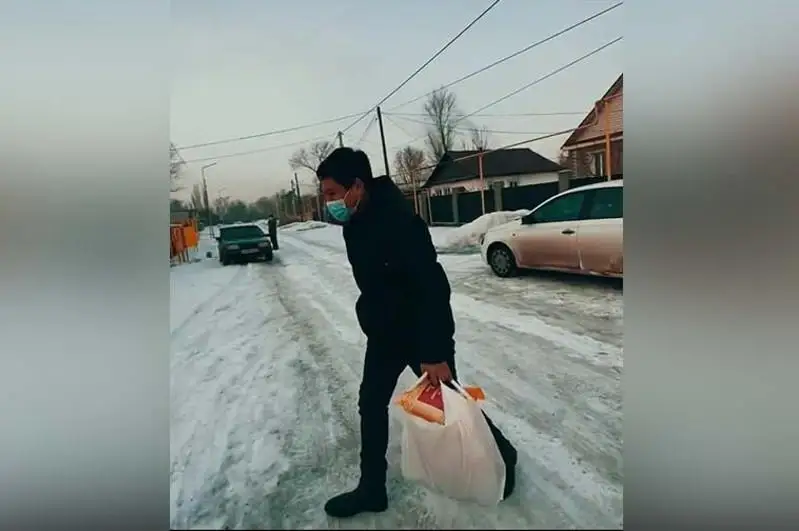 «Meıirimdi bol»: Almaty oblysynda 40 otbasyǵa azyq-túlik taratyldy