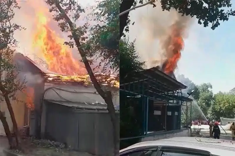 Алматыда кардиологиялық орталықтың жанындағы ғимарат өртеніп жатыр